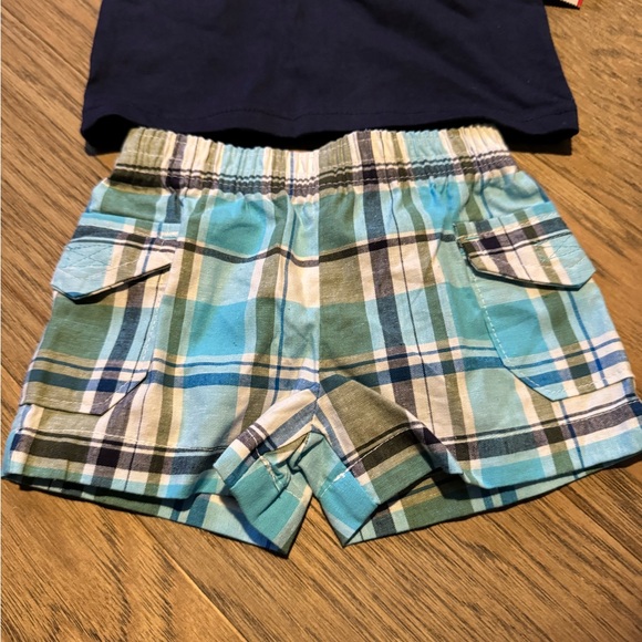 Carter’s 2pc boys shorts set size 3M - Picture 2 of 5
